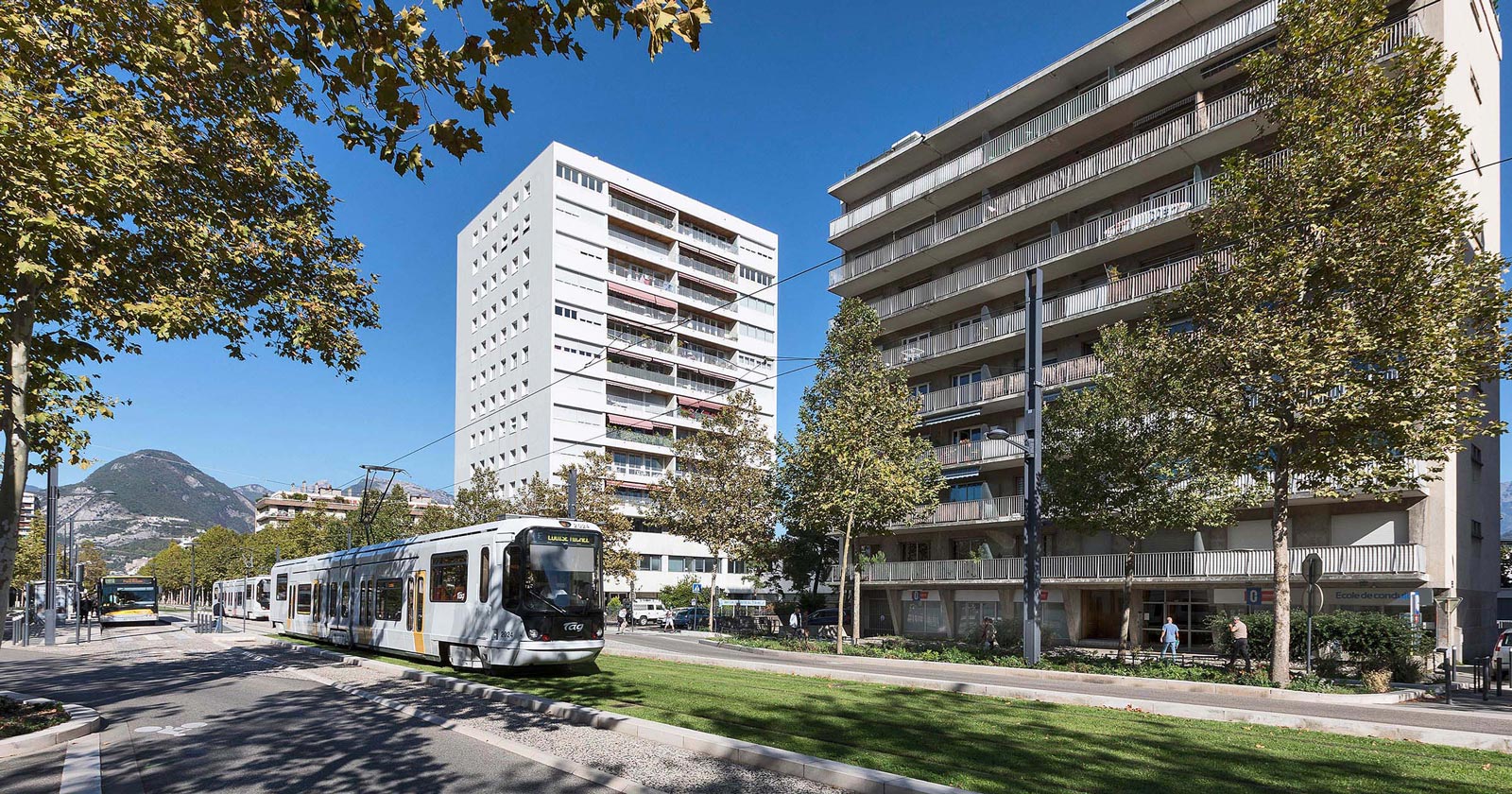 Grenoble libération (cours), autoécole avec formations code et conduite